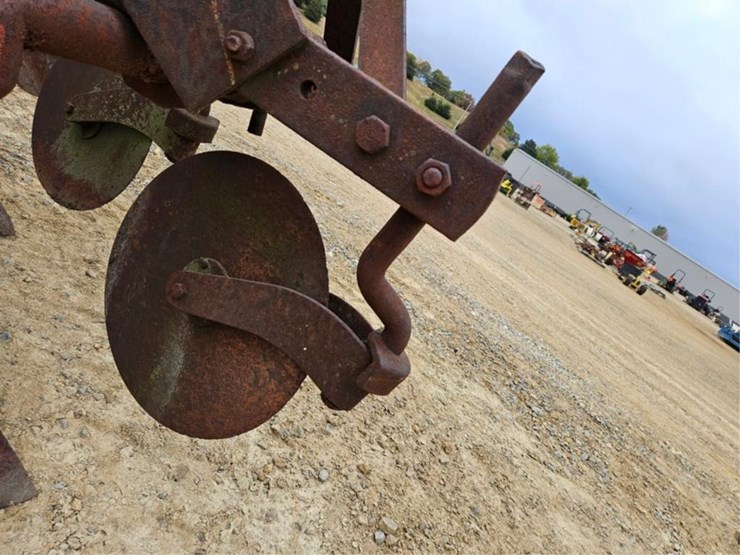 massey-ferguson-14-image-11