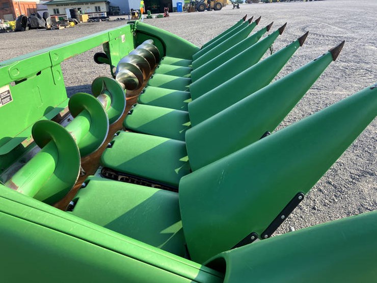 2013-john-deere-608c-image-12