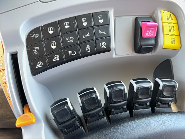 2023-new-holland-sp.310f-image-158