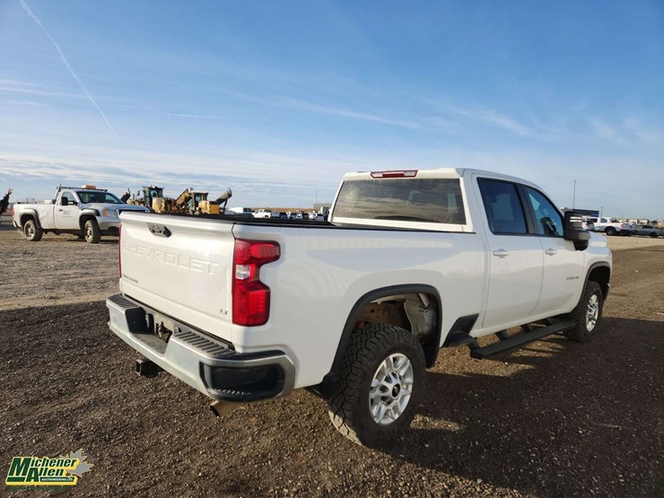 2021-chevrolet-silverado-2500hd-image-4