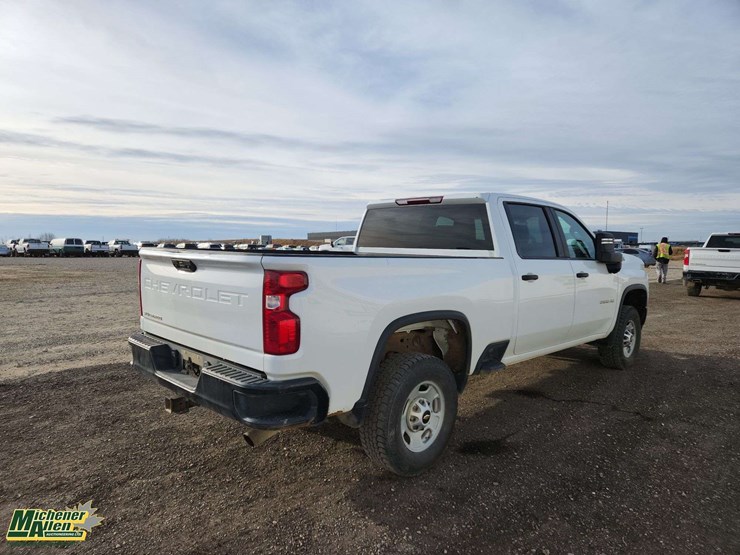 2020-chevrolet-silverado-2500hd-image-3