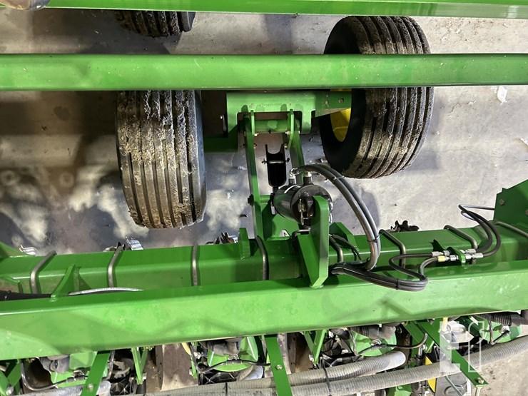 2014-john-deere-db60-image-48