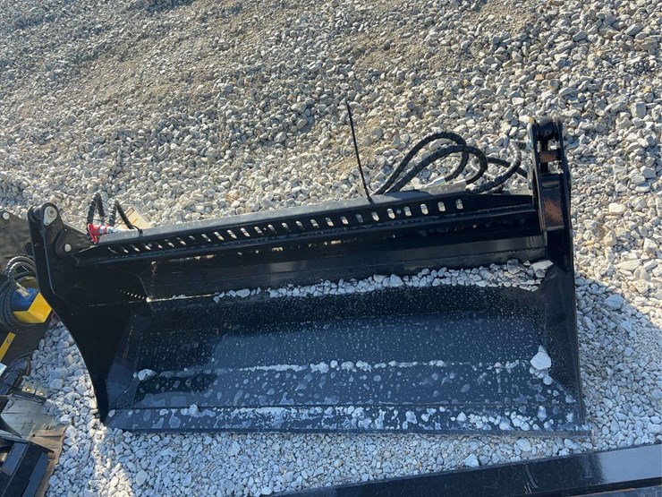 72”-skid-steer-4-in-1-bucket-image-2