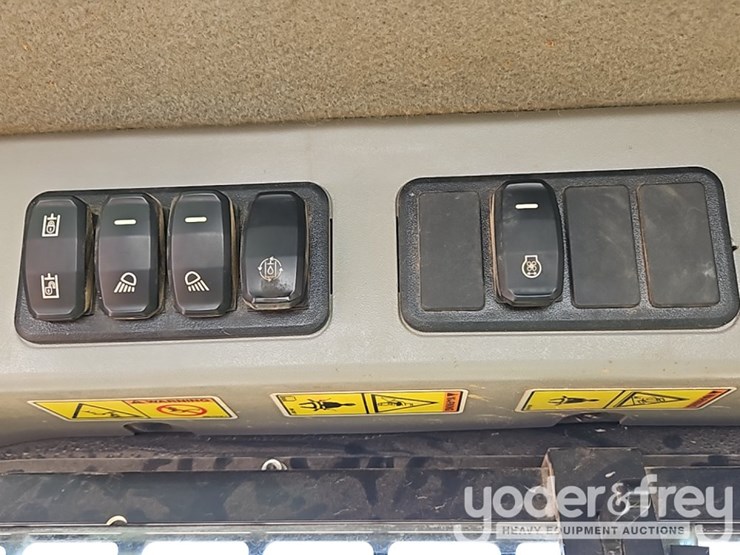 2020-caterpillar-299d3-image-33