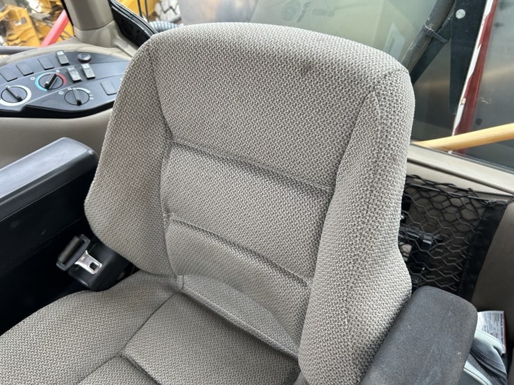 2014-case-ih-3200b-image-45