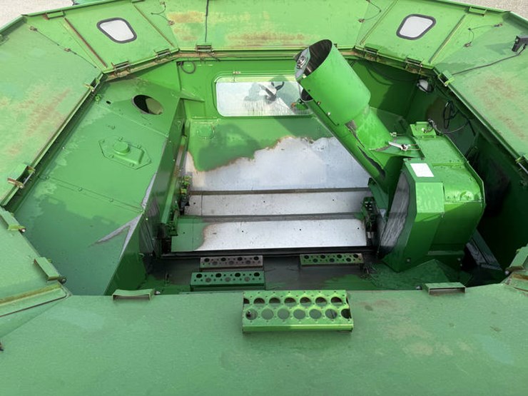 2005-john-deere-9560-sts-image-47