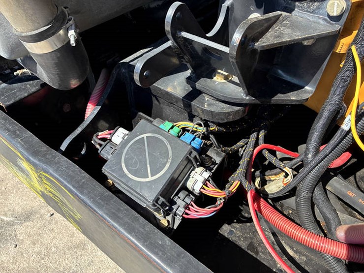 2015-caterpillar-tl943c-image-54