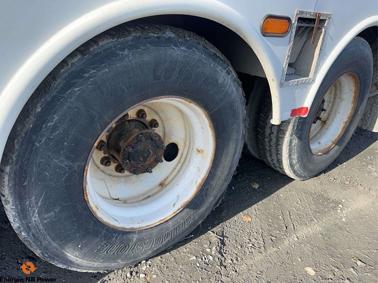 2012-international-7400-image-10