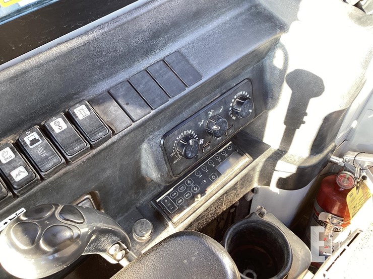 2019-takeuchi-tb290-image-17