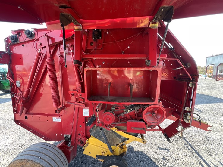 new-holland-br7080-image-7