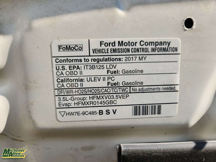 2017-ford-explorer-image-27