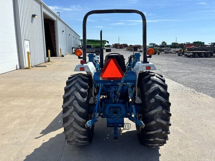 new-holland-2120-image-6