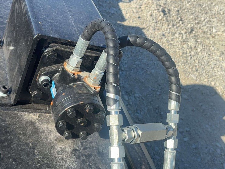 skid-steer-vibrating-screening-bucket-image-7