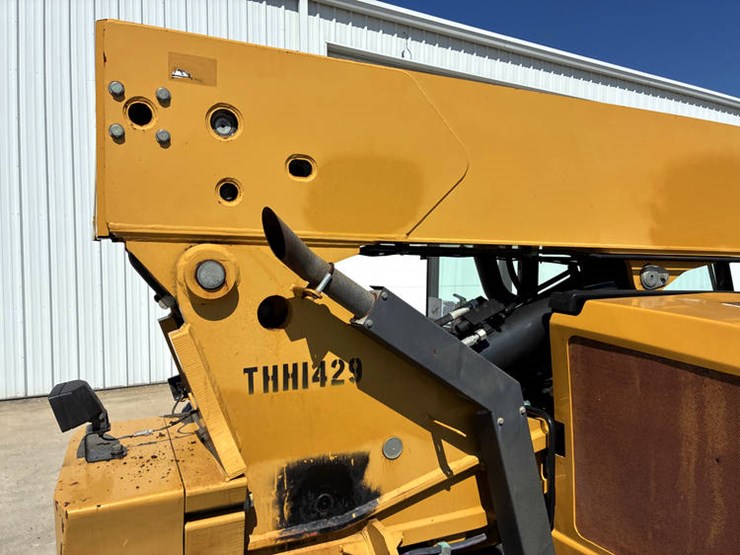 2015-caterpillar-tl943c-image-29