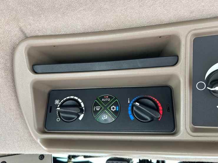 2013-case-ih-steiger-550-image-42