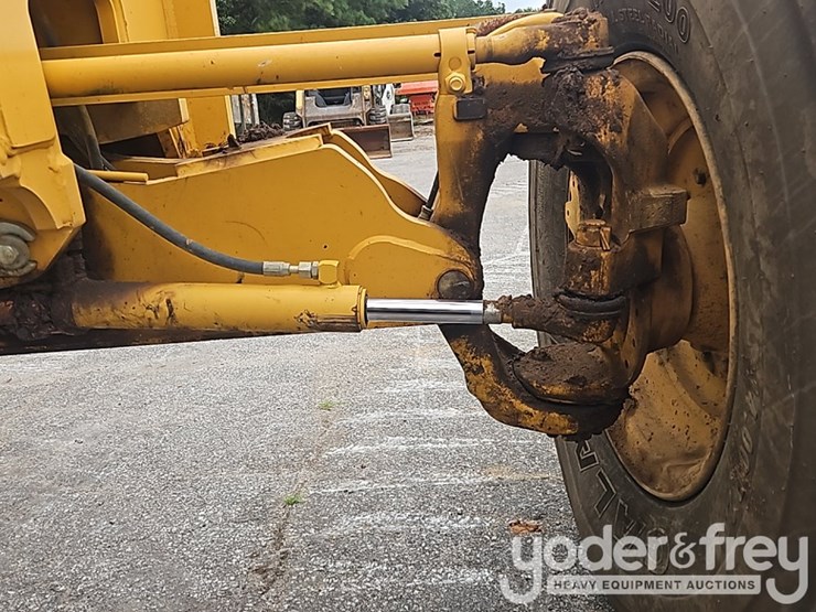 2019-deere-670g-image-22