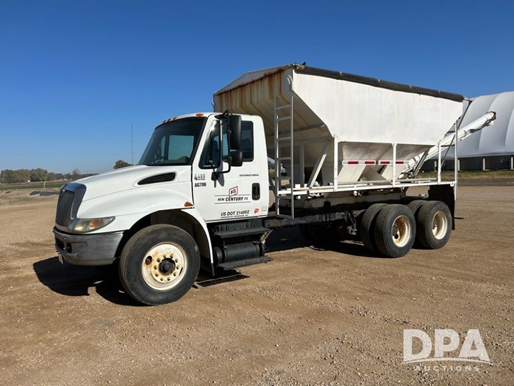2005-ihc-4400-dry-tender-truck-(cp1274,-unit-ag706)-image-3