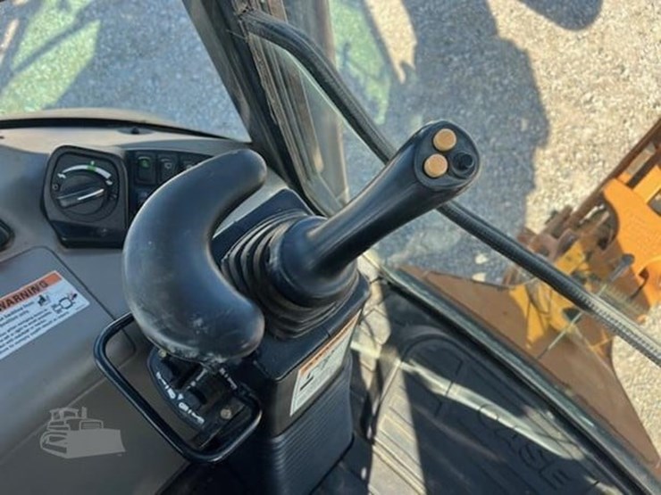 2017-case-580sn-image-27