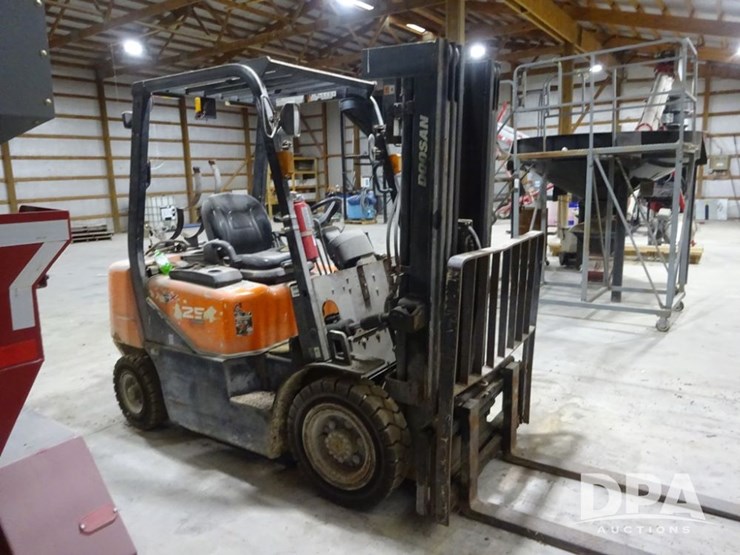 doosan-25-forklift-(pz14059,-unit-109307)-image-9