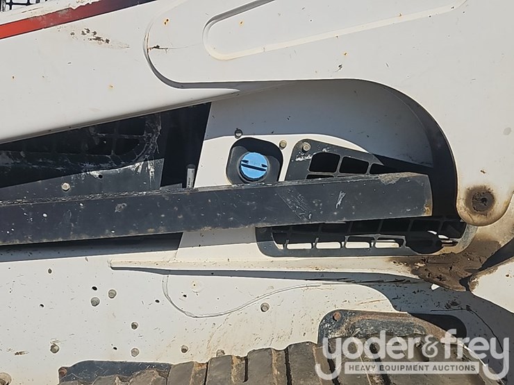 2016-bobcat-t870-image-17