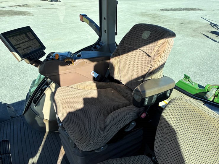 2015-john-deere-8295r-image-42