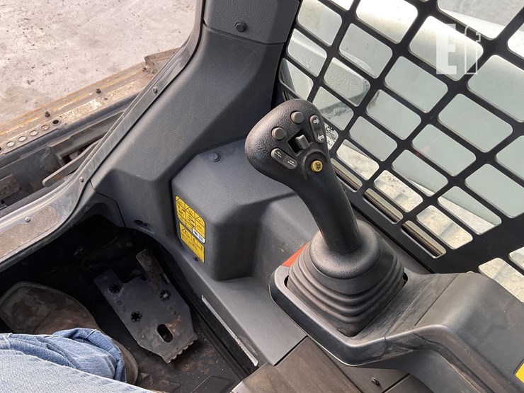 2020-bobcat-t76-image-16