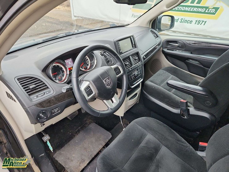 2016-dodge-grand-caravan-crew-image-12