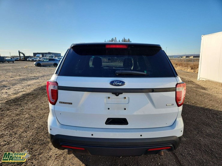 2017-ford-explorer-image-21