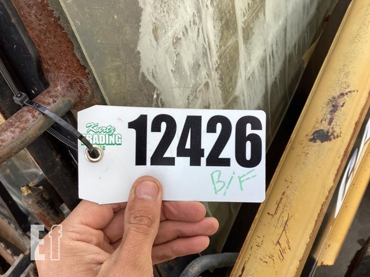 2000-caterpillar-216-image-19