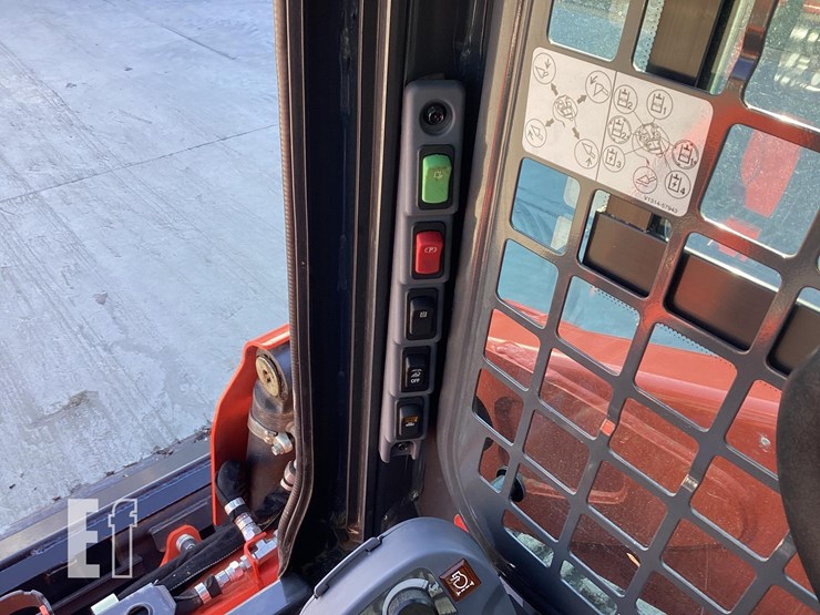 2025-kubota-ssv65-image-17