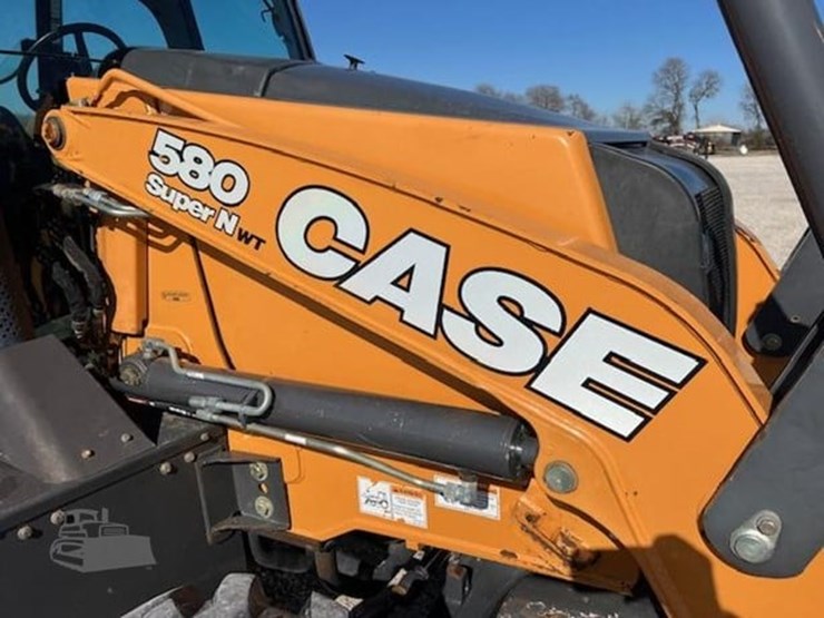 2017-case-580sn-image-17