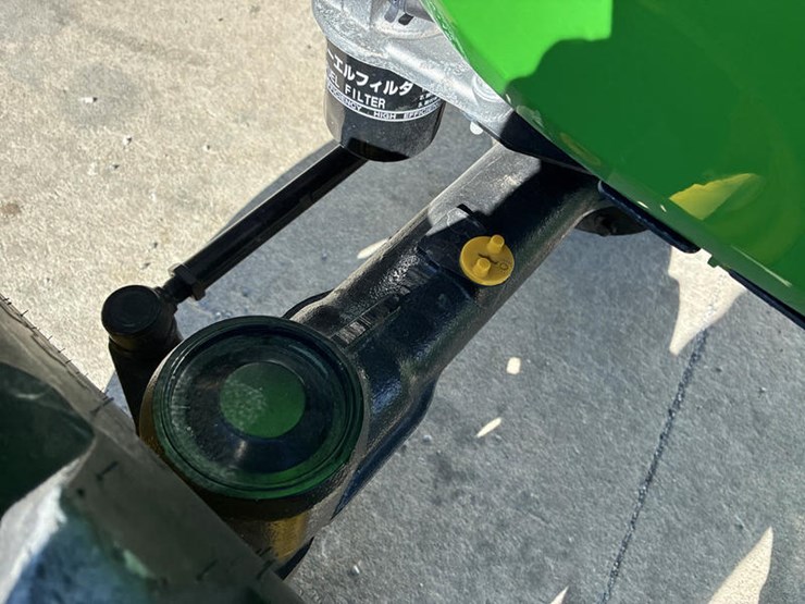 2018-john-deere-3038e-image-32