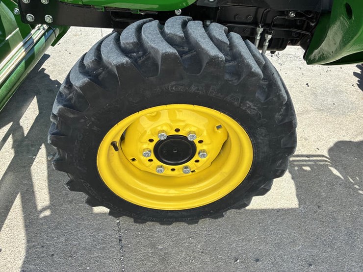 2018-john-deere-3038e-image-26