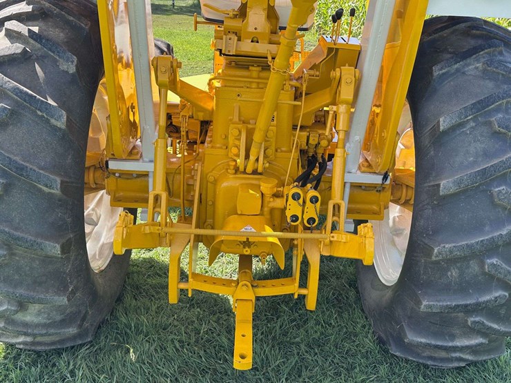 minneapolis-moline-g850-image-25