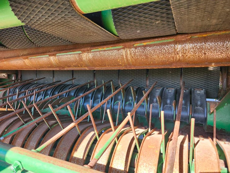 2023-john-deere-560m-image-30