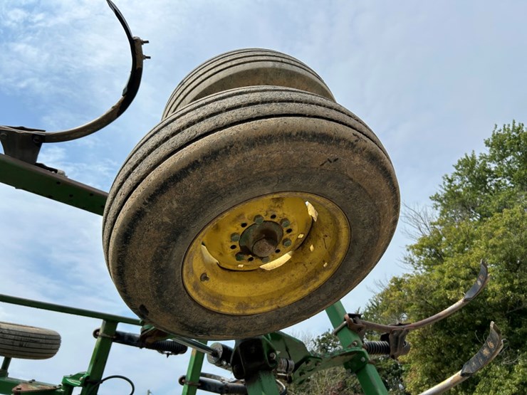 2002-john-deere-2400-image-38