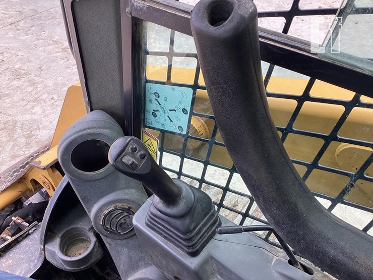 2020-caterpillar-259d3-image-15