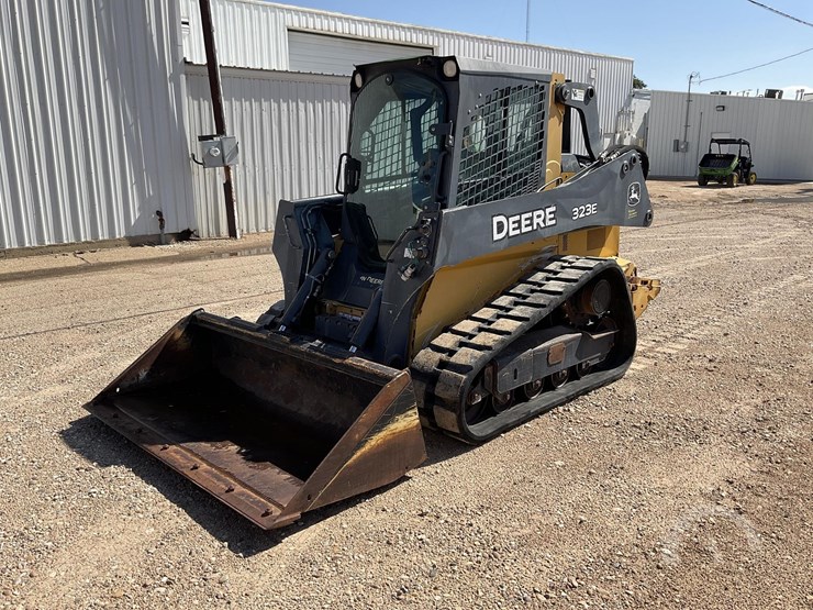 2015-deere-323e-image-1