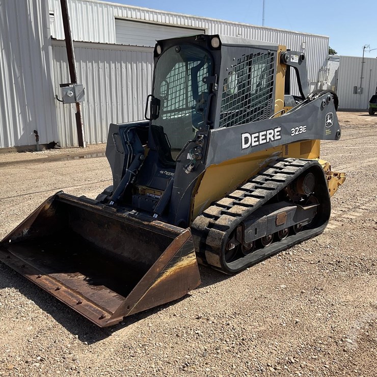 2015 DEERE 323E