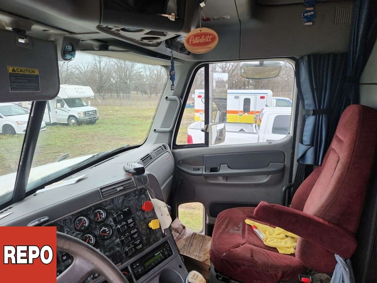 2002-freightliner-columbia-120-image-29