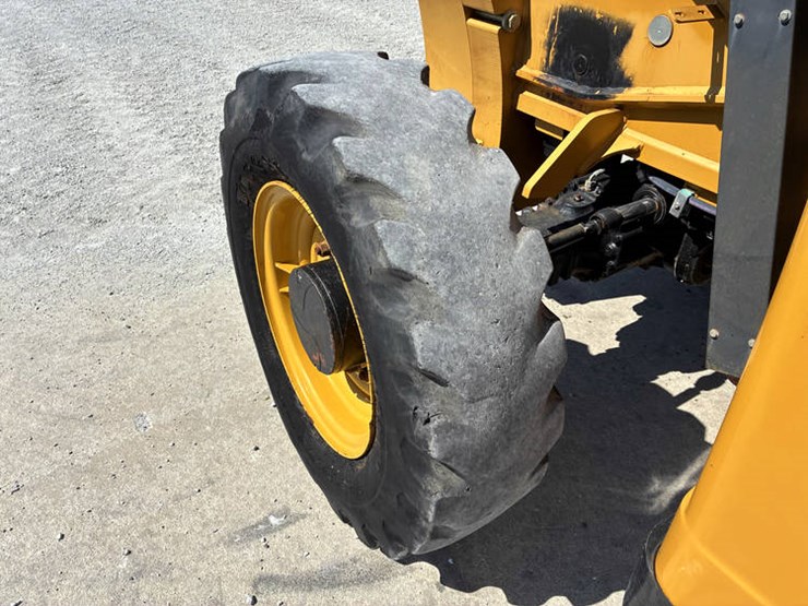 2015-caterpillar-tl943c-image-41