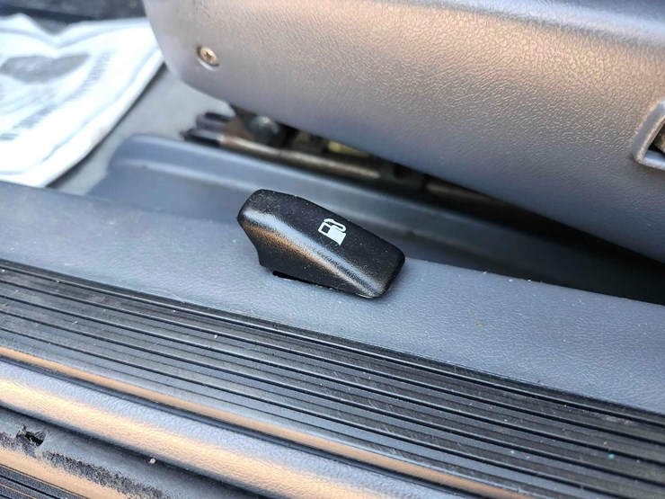 1990-chrysler-new-yorker-fifth-avenue-image-32