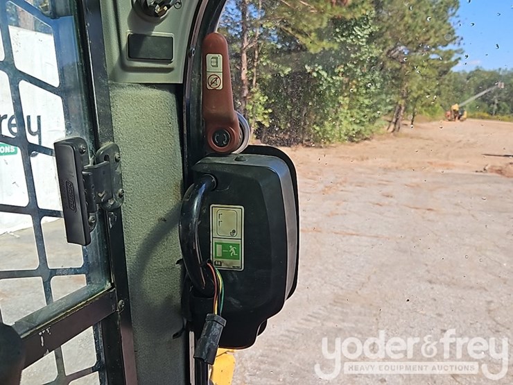 2020-caterpillar-299d3-image-38