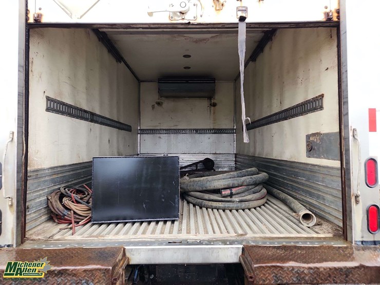 2009-isuzu-npr-image-21