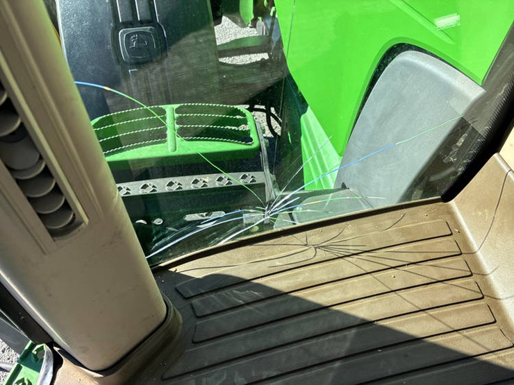 2015-john-deere-8295r-image-45