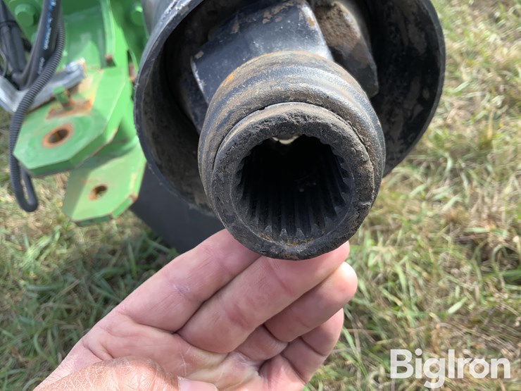 2021-john-deere-560m-image-12