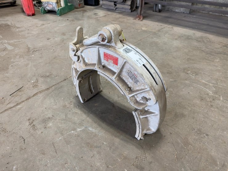 crescent-aluminum-pipe-clamp-image-1