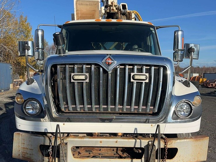 2012-international-7400-image-2