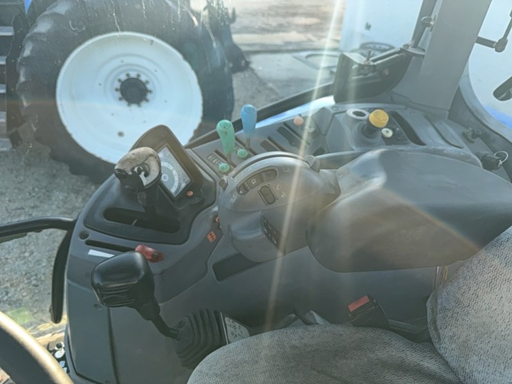 new-holland-t6070-image-64