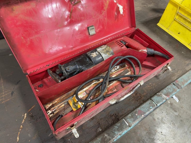 milwaukee-electric-sawzall-image-3